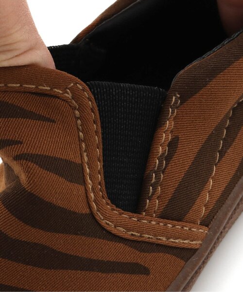 Ampersand(アンパサンド)の「総柄スリッポン(スリッポン・キッズ・カモフラージュ/レインボー/ピンク/ブラウン・13/14/15 /16/17/18/19/20/21)」の19枚目の写真