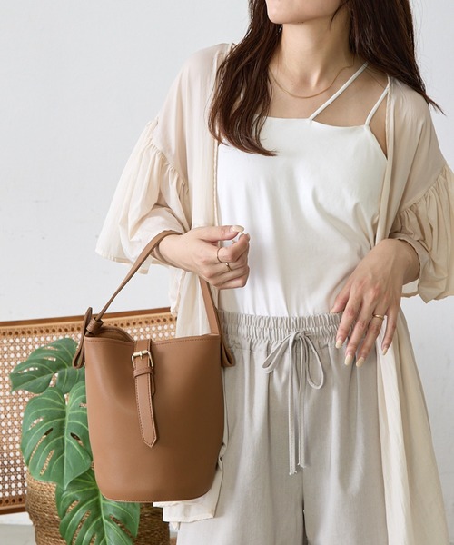 Shelly island（シェリーアイランド）の「アシメストラップカップ付きキャミ（キャミソール・レディース・ブラック/ホワイト・FREE）」の17枚目の写真