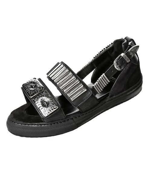 TOGA PULLA（トーガ　プルラ）の「TOGA PULLA メタルスニーカーサンダル（サンダル・レディース・ホワイト/ブラック・35/38/36/37/39）」の3枚目の写真