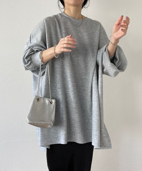 wee9s（ウィークス）の「super loose light sweatee / スーパールーズライトスウェッティー（Tシャツ/カットソー・レディース・アイボリー/ブラック/ピンク/ベビーピンク/グレー/チェリーピンク/オレンジ/レッド/パープル/ネイビー/ライトイエロー/ブルー/グリーン/スカイブルー/ライラック/ブラック系2/ターコイズブルー/ブラウン・FREE/SHORT/MEDIUM）」の4枚目の写真