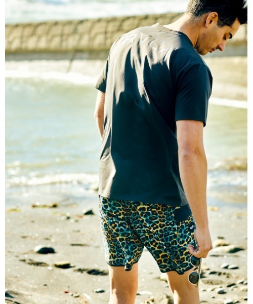 RVCA（ルーカ）の「RVCA メンズ 【SURF TEE】 ARCH RVCA SURF SS ラッシュガード【2023年春夏モデル】/ルーカ半袖ラッシュガード（水着)（ラッシュガード・メンズ・ブラック/ブラック系その他/ホワイト・SMALL/MEDIUM/LARGE/X-LARGE）」の3枚目の写真