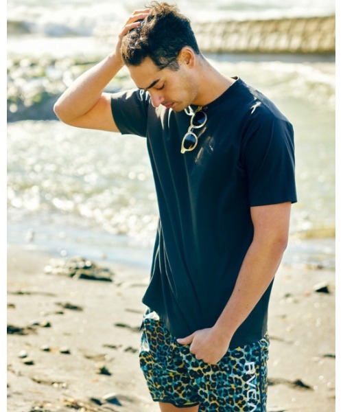 RVCA（ルーカ）の「RVCA メンズ 【SURF TEE】 ARCH RVCA SURF SS ラッシュガード【2023年春夏モデル】/ルーカ半袖ラッシュガード（水着)（ラッシュガード・メンズ・ブラック/ブラック系その他/ホワイト・SMALL/MEDIUM/LARGE/X-LARGE）」の16枚目の写真