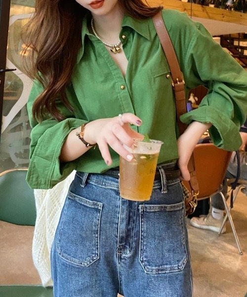 MAISON BREEZE(メゾンブリーズ)の「【MAISON BREEZE】ゴールドボタンカラーシャツ SCCH329(シャツ/ブラウス・レディース・ピンク/グリーン・FREE)」の2枚目の写真