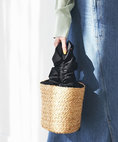Andemiu（アンデミュウ）の「ラフィアフリルバケツBAG 187511（かごバッグ・レディース・グレイッシュベージュ/ピンク/ブラック・FREE）」の2枚目の写真