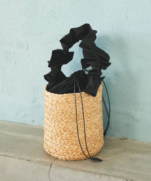 Andemiu（アンデミュウ）の「ラフィアフリルバケツBAG 187511（かごバッグ・レディース・グレイッシュベージュ/ピンク/ブラック・FREE）」の8枚目の写真
