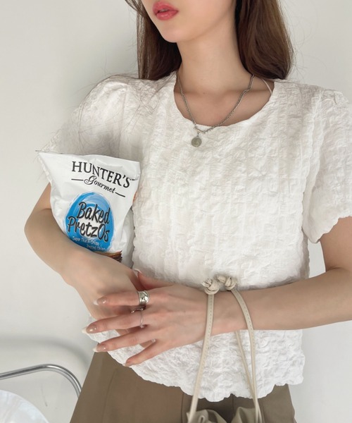 Ada.（エイダ）の「1枚でおしゃれ映え ぽこぽこ シャーリング 半袖トップス（シャツ/ブラウス・レディース・ピンク/ベージュ/グリーン/ブラック/ブルー/ライトブラウン/ホワイト/ラベンダー・FREE）」の15枚目の写真