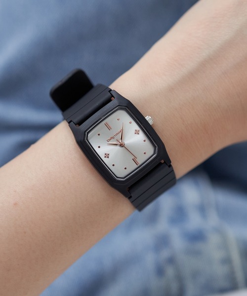 Daily russet（デイリー ラシット）の「スクエア ブラックラバーウォッチ（アナログ腕時計・レディース・ゴールド/ピンクベージュ/ブラック/シルバー・FREE）」の4枚目の写真