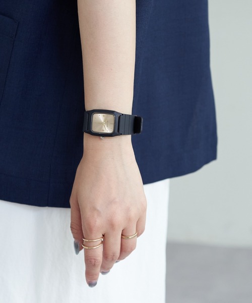 Daily russet（デイリー ラシット）の「スクエア ブラックラバーウォッチ（アナログ腕時計・レディース・ゴールド/ピンクベージュ/ブラック/シルバー・FREE）」の8枚目の写真