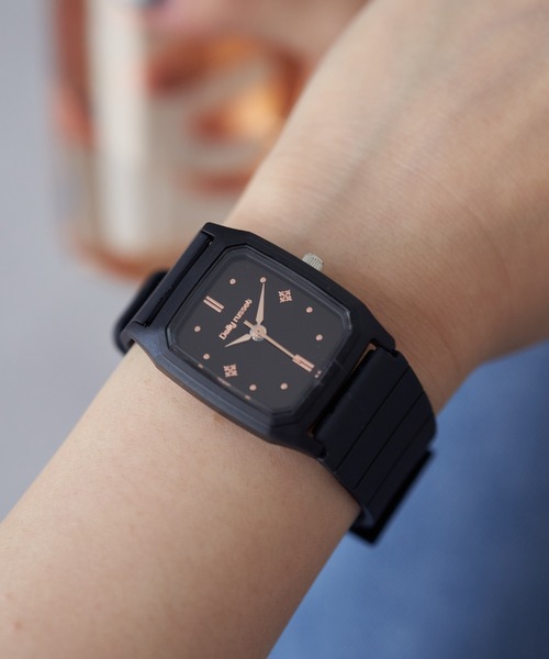 Daily russet（デイリー ラシット）の「スクエア ブラックラバーウォッチ（アナログ腕時計・レディース・ゴールド/ピンクベージュ/ブラック/シルバー・FREE）」の13枚目の写真