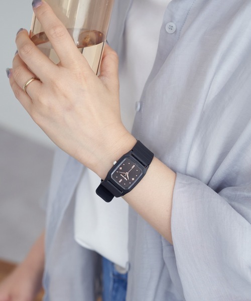 Daily russet（デイリー ラシット）の「スクエア ブラックラバーウォッチ（アナログ腕時計・レディース・ゴールド/ピンクベージュ/ブラック/シルバー・FREE）」の7枚目の写真