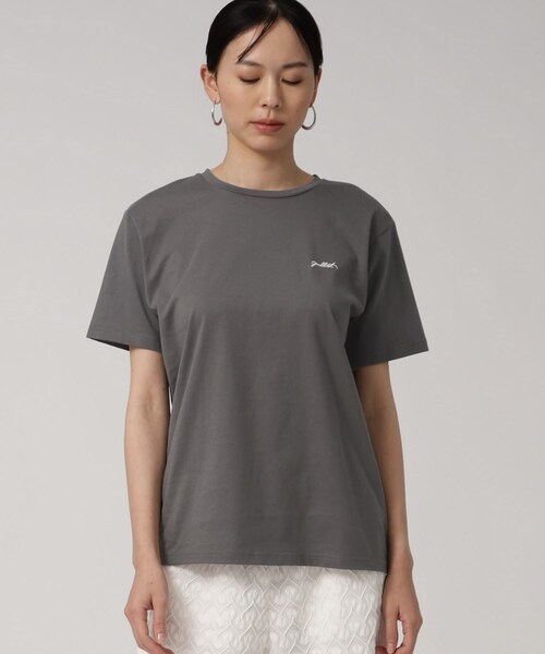 GALLEST(ギャレスト)の「ワンポイントロゴ胸刺繍Tシャツ(Tシャツ/カットソー・レディース・ホワイト/チャコールグレー/ブラック・38)」の4枚目の写真
