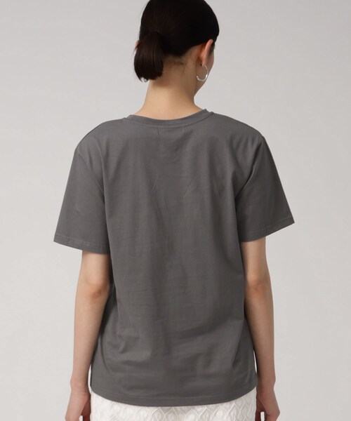 GALLEST(ギャレスト)の「ワンポイントロゴ胸刺繍Tシャツ(Tシャツ/カットソー・レディース・ホワイト/チャコールグレー/ブラック・38)」の13枚目の写真