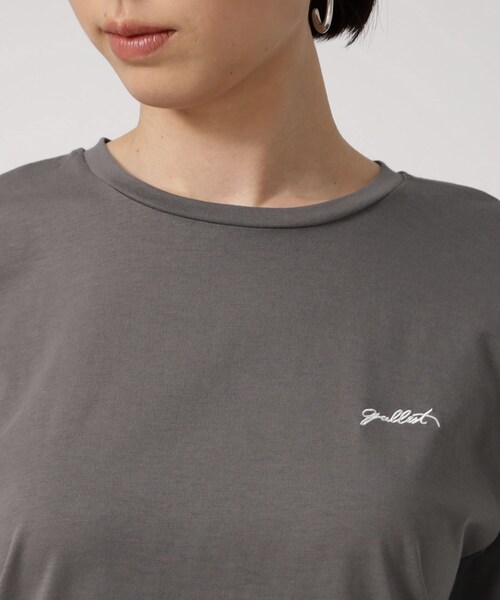 GALLEST(ギャレスト)の「ワンポイントロゴ胸刺繍Tシャツ(Tシャツ/カットソー・レディース・ホワイト/チャコールグレー/ブラック・38)」の15枚目の写真