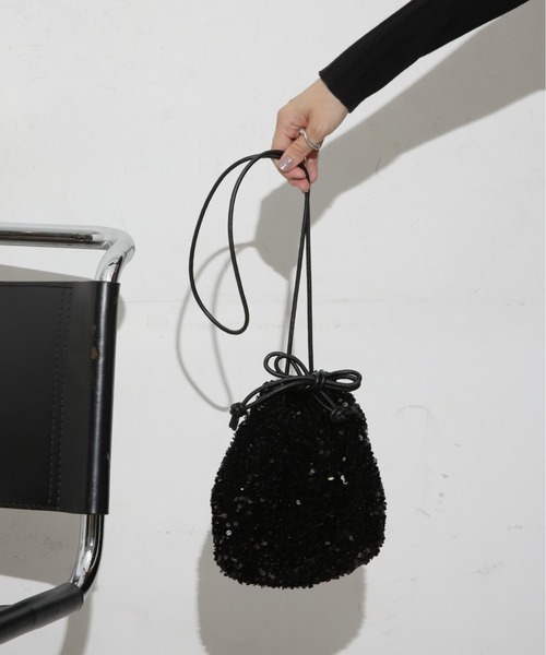 NANO universe（ナノユニバース）の「スパンコールベロアドロストバッグ（ショルダーバッグ・レディース・シルバー/ゴールド/ブラック・FREE）」の2枚目の写真