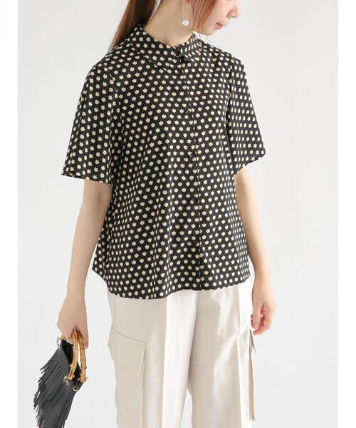Te chichi（テチチ）の「小花柄シャツ衿ブラウス（シャツ