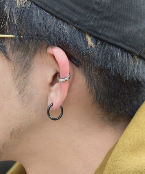 LION HEART(ライオンハート)の「LION HEART-ライオンハート-【WEB限定】デュオイヤーカフ/ツイスト/サージカルステンレス(イヤーカフ・メンズ・ブラック/シルバー・FREE)」の8枚目の写真