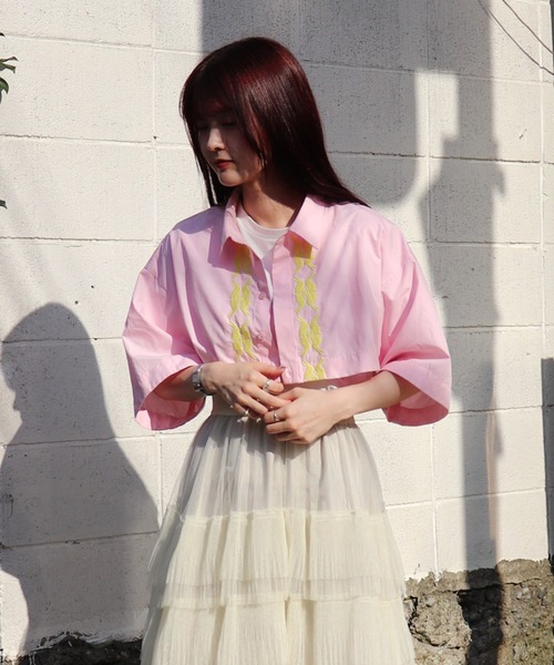 moyan ecri(モヤン エクリ)の「<moyan ecri>2WAY刺繍モチーフ シャツ ブラウスlucky charm motif multiway shirt(シャツ/ブラウス・レディース・レモンイエロー/サックスブルー系/オフホワイト/ピンク/ブラック・FREE)」の16枚目の写真