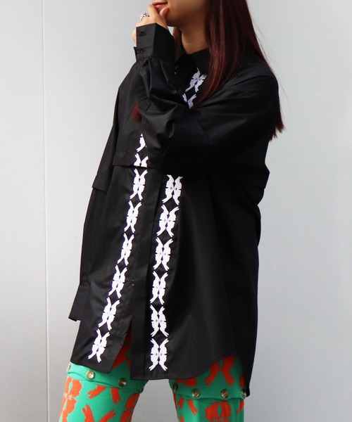 moyan ecri(モヤン エクリ)の「<moyan ecri>2WAY刺繍モチーフ シャツ ブラウスlucky charm motif multiway shirt(シャツ/ブラウス・レディース・レモンイエロー/サックスブルー系/オフホワイト/ピンク/ブラック・FREE)」の21枚目の写真