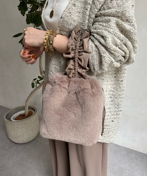 DouDou(ドゥドゥ)の「フリルハンドルエコファーバッグ(ハンドバッグ・レディース・グレー/ベージュ・FREE)」の4枚目の写真