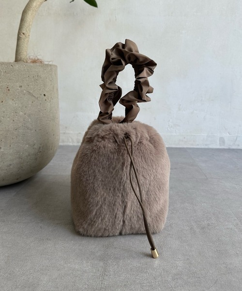 DouDou(ドゥドゥ)の「フリルハンドルエコファーバッグ(ハンドバッグ・レディース・グレー/ベージュ・FREE)」の5枚目の写真