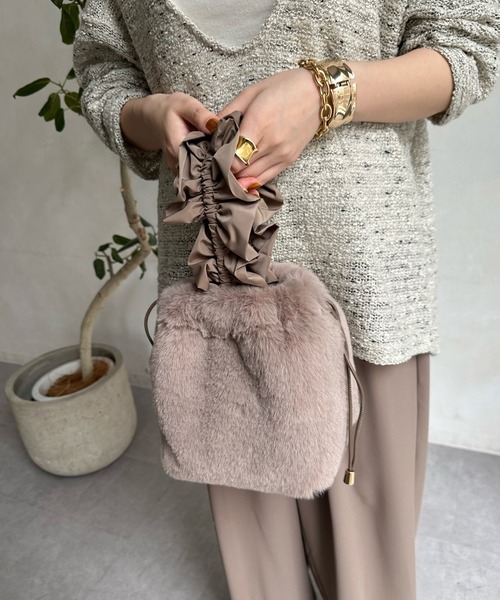 DouDou(ドゥドゥ)の「フリルハンドルエコファーバッグ(ハンドバッグ・レディース・グレー/ベージュ・FREE)」の3枚目の写真