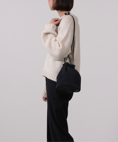 emesuelee(エメスーリー)の「撥水キルト×ファー リバーシブル巾着バッグ(ショルダーバッグ・レディース・カーキ/ベージュ/ブラック・フリー)」の11枚目の写真