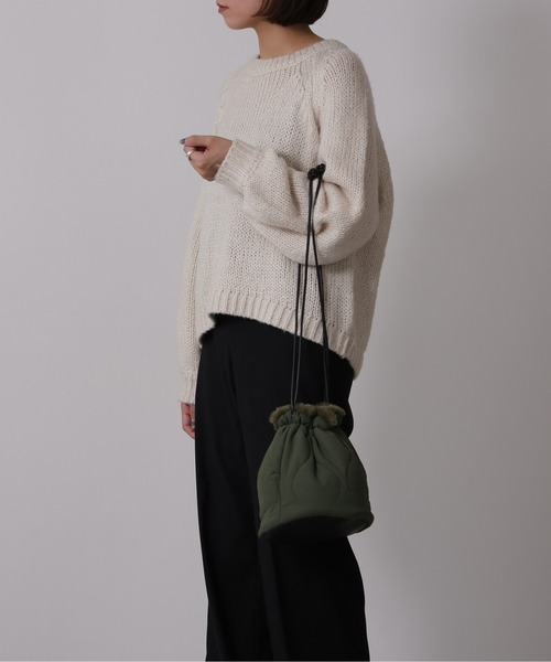 emesuelee(エメスーリー)の「撥水キルト×ファー リバーシブル巾着バッグ(ショルダーバッグ・レディース・カーキ/ベージュ/ブラック・フリー)」の17枚目の写真