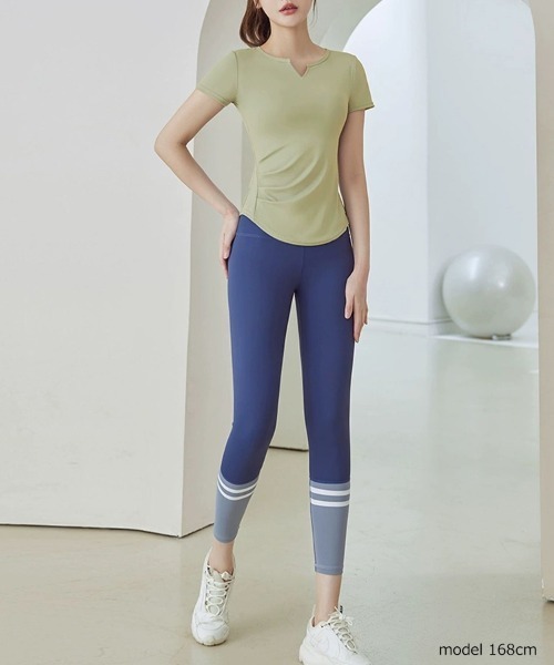 SAISON DE PAPILLON(セゾンドパピヨン)の「スキッパーネックシャツ ドライシャツ 半袖 フィットネス スポーツウェア(Tシャツ/カットソー・レディース・パープル/グレー/ブルー/ブラック/グリーン・M/L/XL)」の18枚目の写真