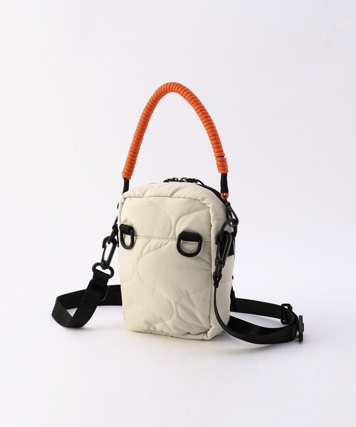 KiU（キウ）の「KiU×FREAK'S STORE/キウ×フリークスストア 別注PADDED POCHETTE/パデットポシェット（ショルダーバッグ・レディース・オフホワイト/ブラック・ONE SIZE）」の5枚目の写真