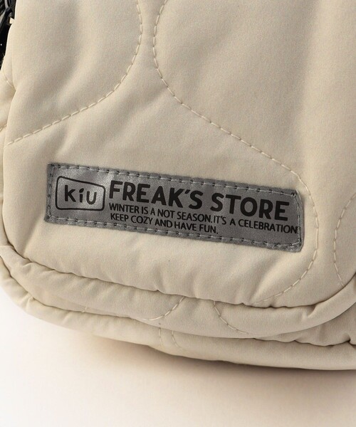 KiU（キウ）の「KiU×FREAK'S STORE/キウ×フリークスストア 別注PADDED POCHETTE/パデットポシェット（ショルダーバッグ・レディース・オフホワイト/ブラック・ONE SIZE）」の8枚目の写真