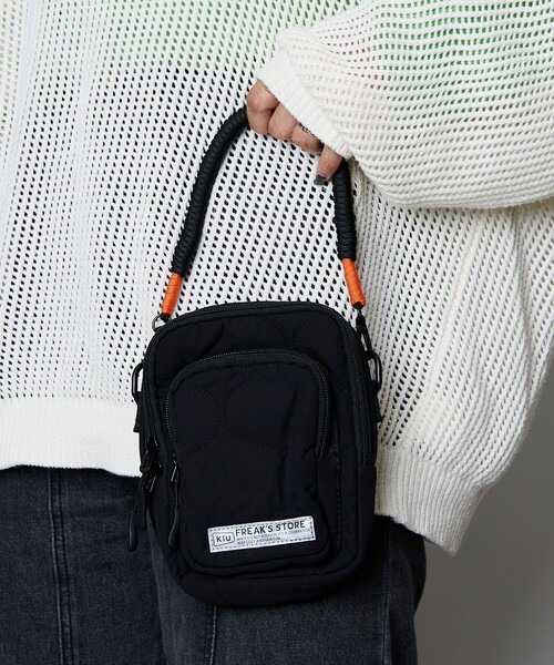 KiU（キウ）の「KiU×FREAK'S STORE/キウ×フリークスストア 別注PADDED POCHETTE/パデットポシェット（ショルダーバッグ・レディース・オフホワイト/ブラック・ONE SIZE）」の13枚目の写真