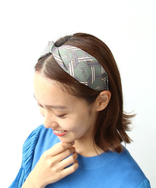 Three Four Time（ｽﾘｰﾌｫｰﾀｲﾑ）の「スカーフ柄クロスカチューシャ（カチューシャ・レディース・ブラウン/カーキ/ブラック・FREE）」の4枚目の写真