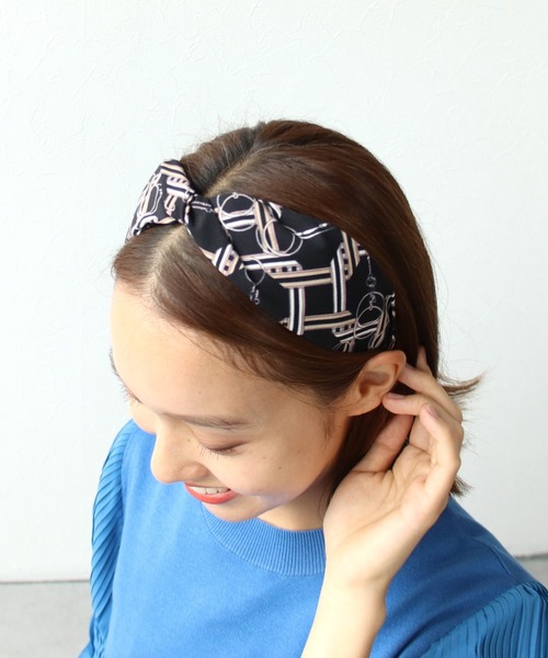 Three Four Time（ｽﾘｰﾌｫｰﾀｲﾑ）の「スカーフ柄クロスカチューシャ（カチューシャ・レディース・ブラウン/カーキ/ブラック・FREE）」の6枚目の写真
