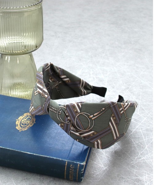 Three Four Time（ｽﾘｰﾌｫｰﾀｲﾑ）の「スカーフ柄クロスカチューシャ（カチューシャ・レディース・ブラウン/カーキ/ブラック・FREE）」の7枚目の写真