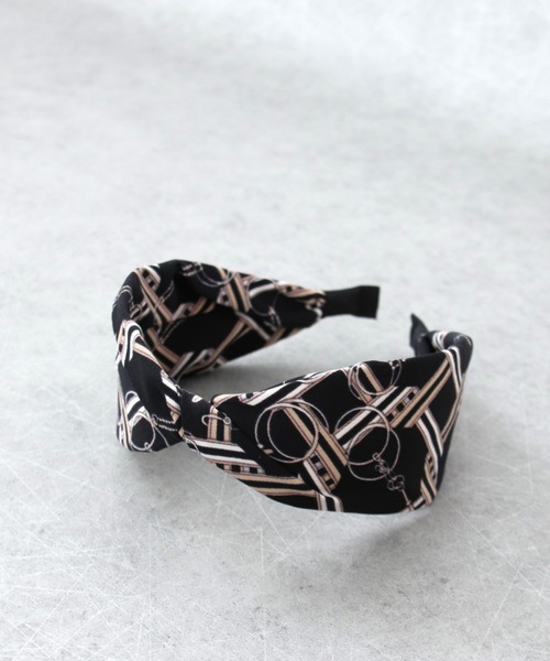 Three Four Time（ｽﾘｰﾌｫｰﾀｲﾑ）の「スカーフ柄クロスカチューシャ（カチューシャ・レディース・ブラウン/カーキ/ブラック・FREE）」の8枚目の写真