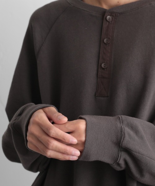 soulberry（ソウルベリー）の「僕と私の、ヘンリーネックなロンT（Tシャツ/カットソー・レディース・ブラウン/ホワイト/ブラック・3/2/4）」の9枚目の写真