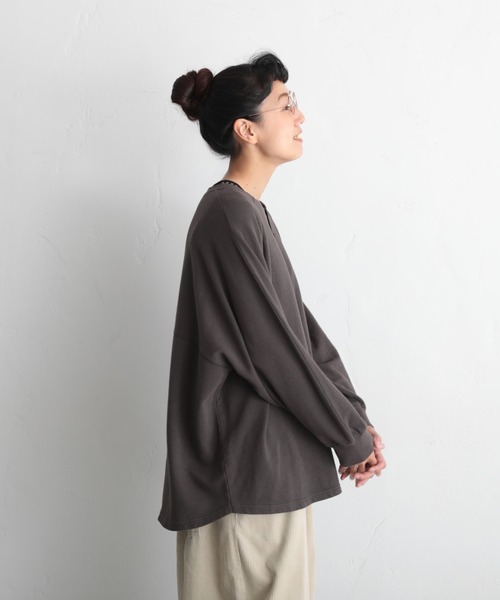 soulberry（ソウルベリー）の「僕と私の、ヘンリーネックなロンT（Tシャツ/カットソー・レディース・ブラウン/ホワイト/ブラック・3/2/4）」の15枚目の写真