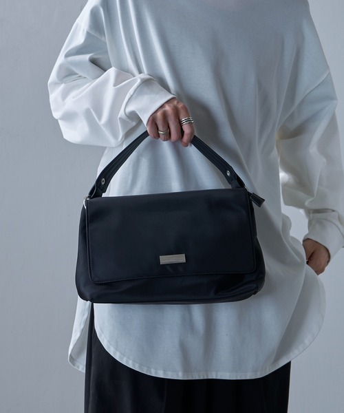 Lui's（ルイス）の「ナイロンプレートショルダーバッグ