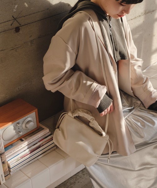 Kastane（カスタネ）の「【ショルダー調節可能】ギャザーハンドショルダーBAG（ショルダーバッグ・レディース・ライム/オレンジ/アイボリー/ブラック/シルバー・FREE）」の9枚目の写真