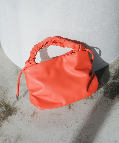 Kastane（カスタネ）の「【ショルダー調節可能】ギャザーハンドショルダーBAG（ショルダーバッグ・レディース・ライム/オレンジ/アイボリー/ブラック/シルバー・FREE）」の12枚目の写真