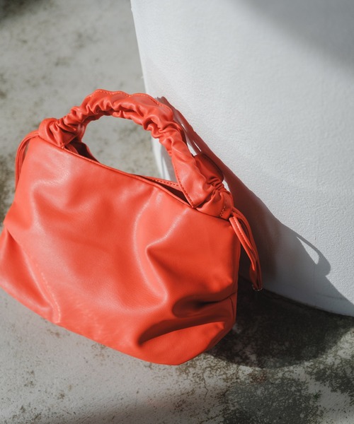 Kastane（カスタネ）の「【ショルダー調節可能】ギャザーハンドショルダーBAG（ショルダーバッグ・レディース・ライム/オレンジ/アイボリー/ブラック/シルバー・FREE）」の13枚目の写真