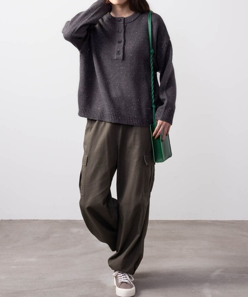 NAVY(ネイビー)の「NAVY ネップ入り ヘンリーネックニット(ニット/セーター・レディース・ライトグレー/チャコールグレー/ベージュ・L/M)」の4枚目の写真