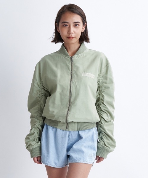 ROXY（ロキシー）の「DARING/ロキシーショートレングスボリューミーMA-1ブルゾンジャケット（MA-1・レディース・ブラック/ホワイト/カーキ・MEDIUM/LARGE/SMALL）」の16枚目の写真