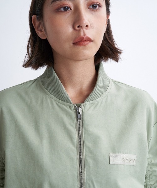 ROXY（ロキシー）の「DARING/ロキシーショートレングスボリューミーMA-1ブルゾンジャケット（MA-1・レディース・ブラック/ホワイト/カーキ・MEDIUM/LARGE/SMALL）」の10枚目の写真