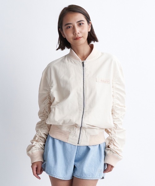 ROXY（ロキシー）の「DARING/ロキシーショートレングスボリューミーMA-1ブルゾンジャケット（MA-1・レディース・ブラック/ホワイト/カーキ・MEDIUM/LARGE/SMALL）」の4枚目の写真