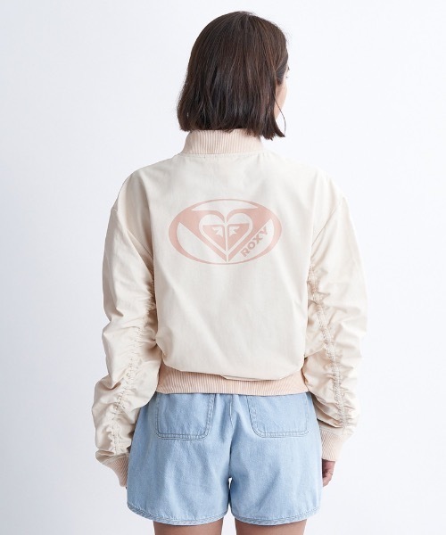 ROXY（ロキシー）の「DARING/ロキシーショートレングスボリューミーMA-1ブルゾンジャケット（MA-1・レディース・ブラック/ホワイト/カーキ・MEDIUM/LARGE/SMALL）」の5枚目の写真