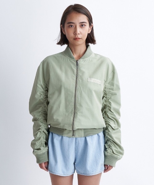 ROXY（ロキシー）の「DARING/ロキシーショートレングスボリューミーMA-1ブルゾンジャケット（MA-1・レディース・ブラック/ホワイト/カーキ・MEDIUM/LARGE/SMALL）」の15枚目の写真