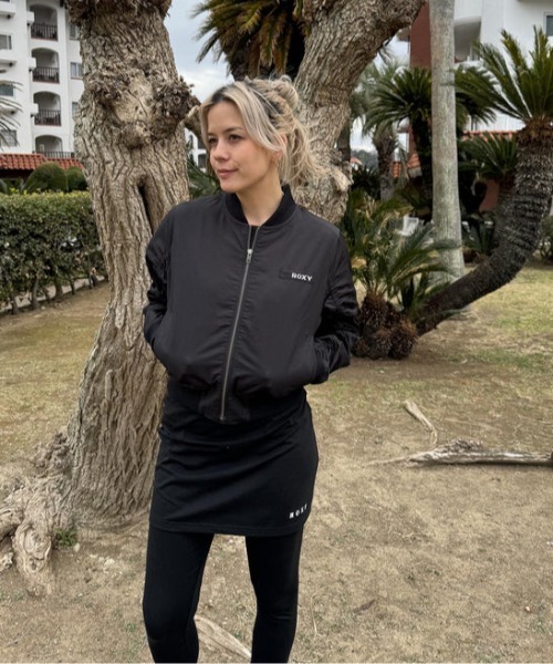 ROXY（ロキシー）の「DARING/ロキシーショートレングスボリューミーMA-1ブルゾンジャケット（MA-1・レディース・ブラック/ホワイト/カーキ・MEDIUM/LARGE/SMALL）」の20枚目の写真