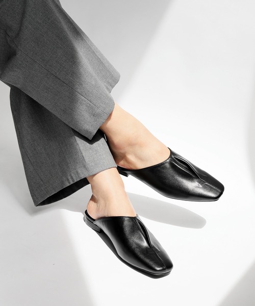 RiiiKa（リーカ）の「【RiiiKa/リーカ】ギャザーフラットミュール（サンダル・レディース・アイボリー/ブラウン系その他/ブラック・LL/L/M/S）」の2枚目の写真