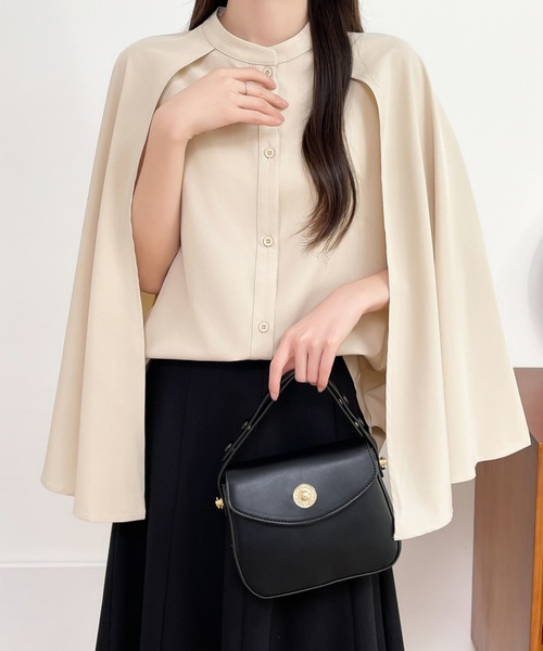 ABITOKYO(アビトーキョー)の「スタンドカラーケープデザインシャツ(シャツ/ブラウス・レディース・ブラック/ブルーグレー/ベージュ・S/M/L)」の1枚目の写真